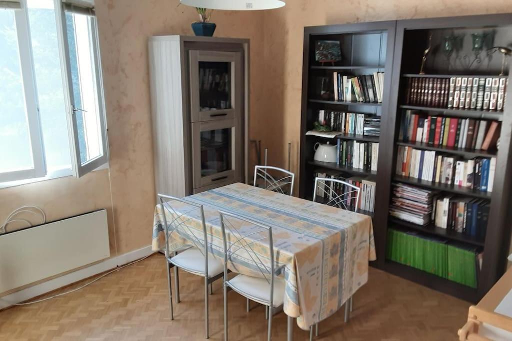Grand T1 Meuble Lejlighed Saint-Flour  Eksteriør billede